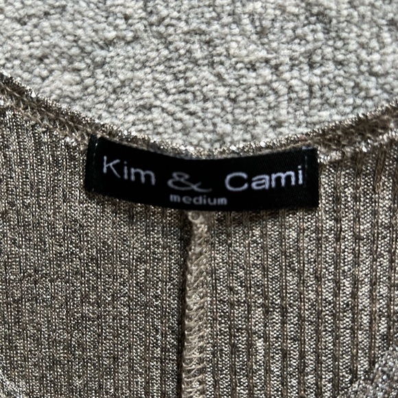 Kim & Cami Silver Metallic Top - Picture 7 of 10